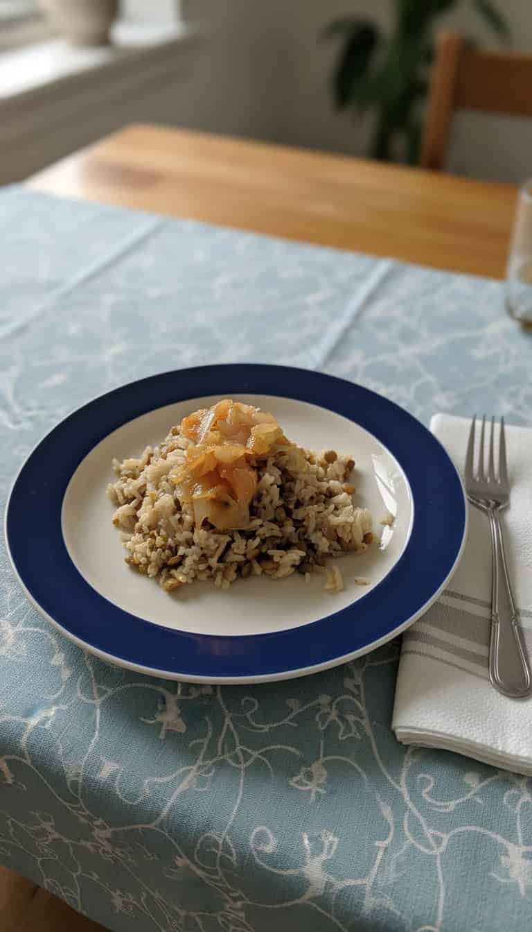 Arroz com lentilha e cebola dourada