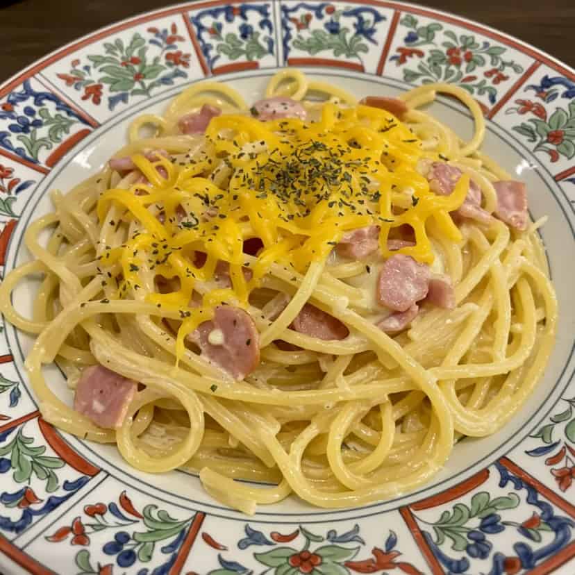Macarrão com queijo e presunto