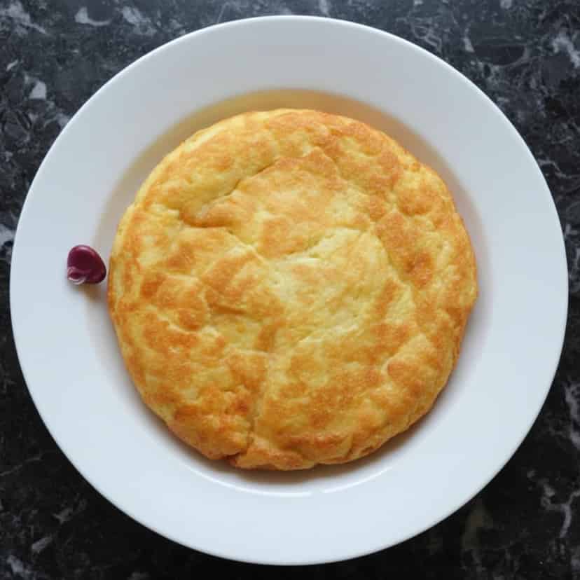 Omelete de batata e queijo da Elena