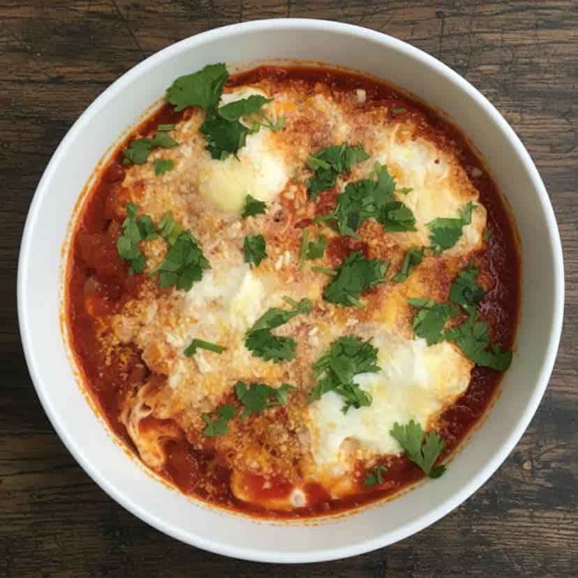 Ovo Pochê ao Molho de Tomate
