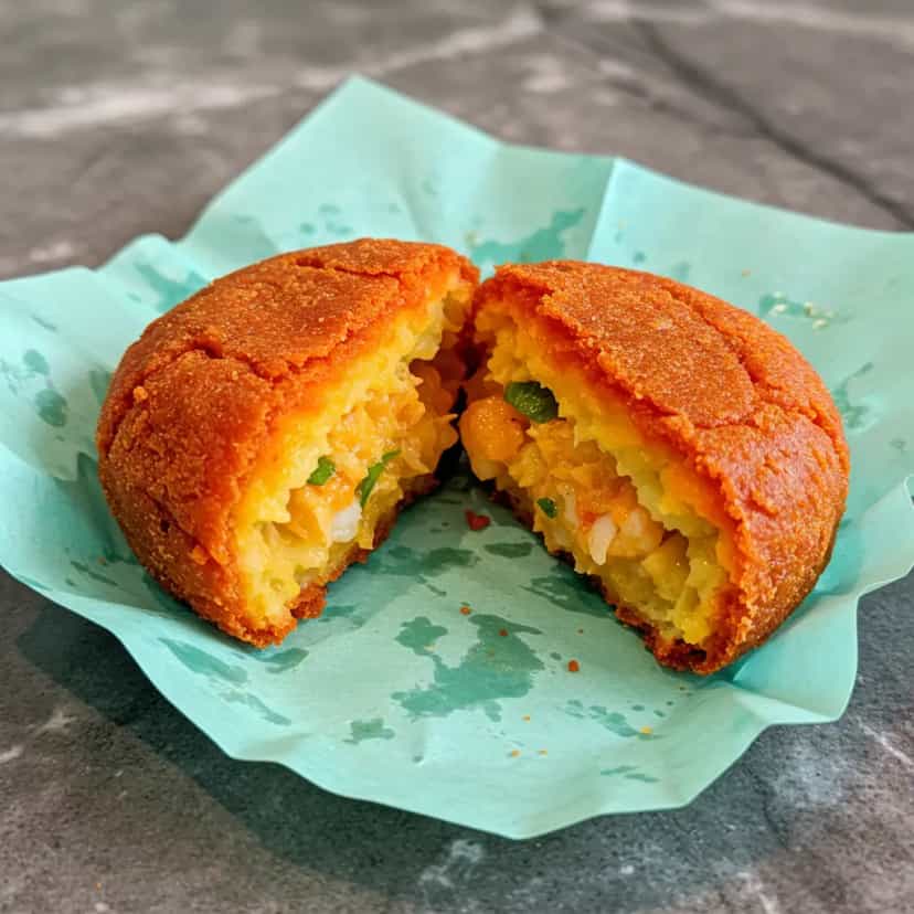 Foto deliciosa de Acarajé Tradicional pronta para servir - Salgadinhos