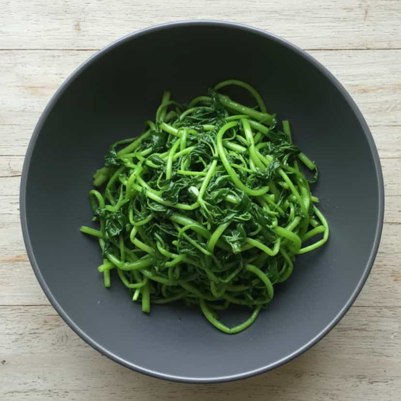 Foto deliciosa de Agrião Salteado com Pimenta pronta para servir - Outras Receitas