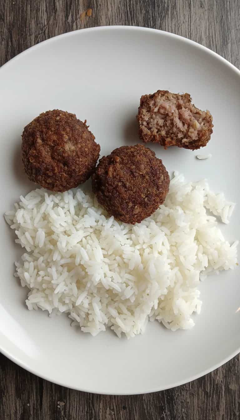 Foto deliciosa de Almôndegas ao Molho de Biomassa pronta para servir - Carnes & Frango