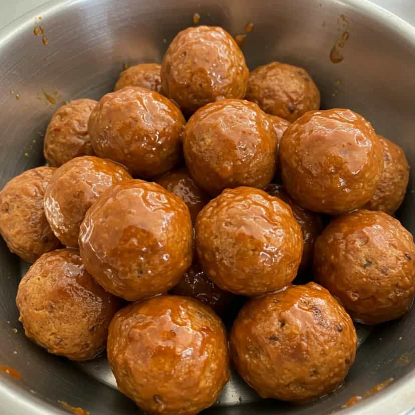 Foto deliciosa de Almôndegas com Calabresa pronta para servir - Carnes & Frango