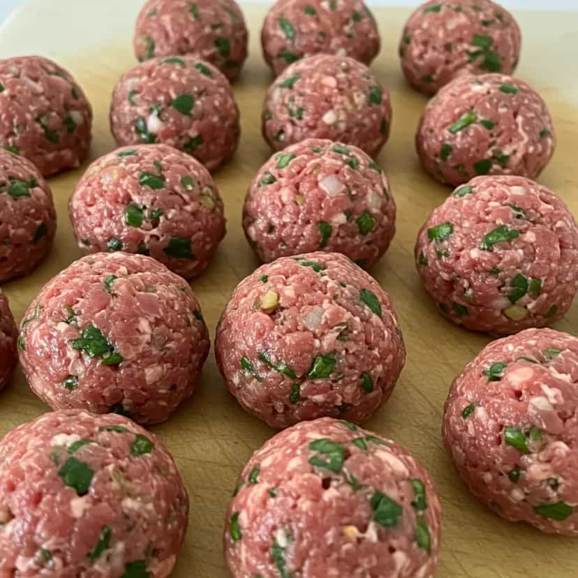 Foto deliciosa de Almôndegas fáceis pronta para servir - Carnes & Frango