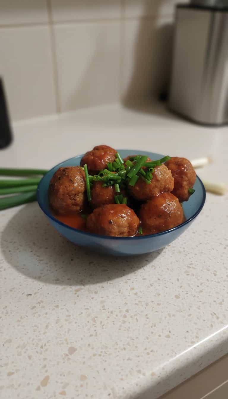 Foto deliciosa de Almôndegas Vegetarianas de Soja pronta para servir - Almoço & Jantar