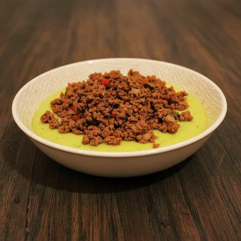 Foto deliciosa de Angu de Couve-flor Low Carb pronta para servir - Pratos Brasileiros Icônicos