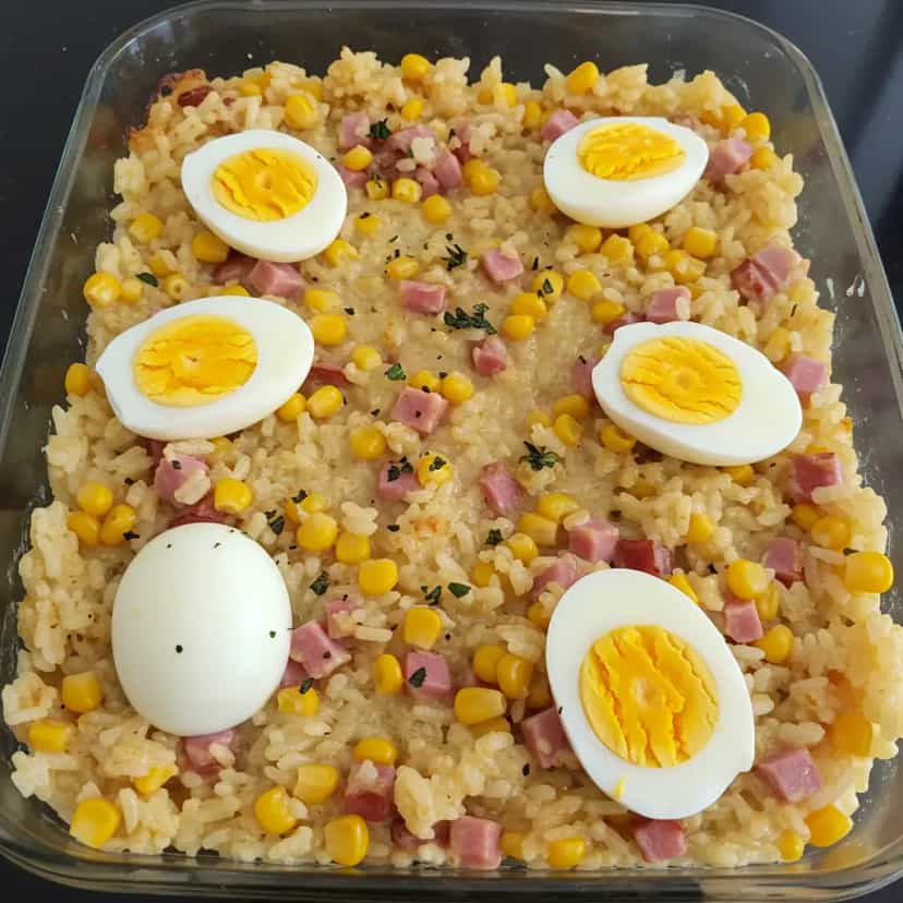 Foto deliciosa de Arroz à Carbonara com Edam pronta para servir - Almoço & Jantar