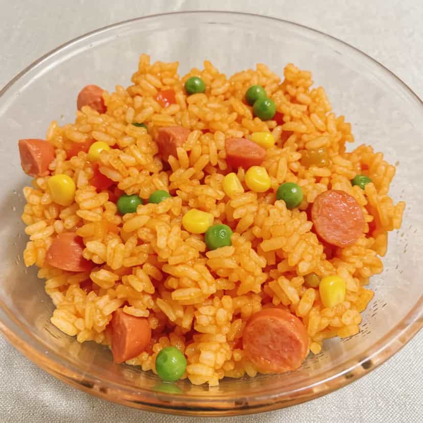 Foto deliciosa de Arroz ao Molho de Tomate com Legumes pronta para servir - Almoço & Jantar