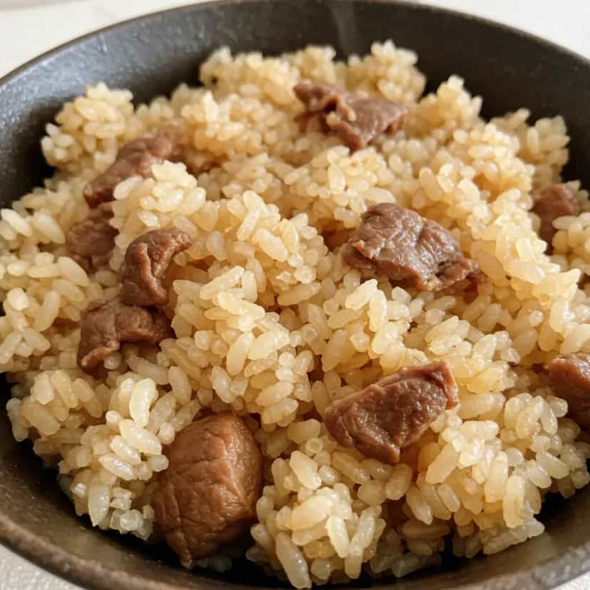 Foto deliciosa de Arroz Carreteiro com Carne-Seca pronta para servir - Pratos Brasileiros Icônicos
