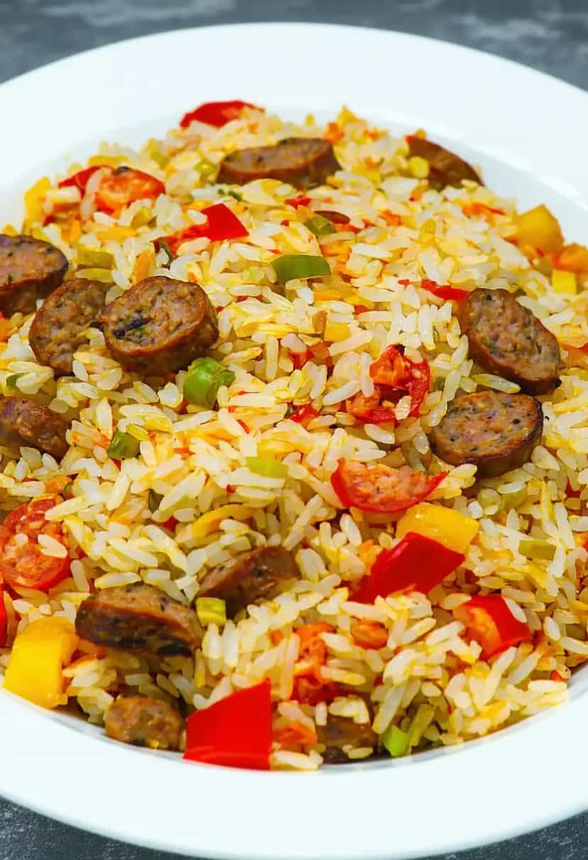 Foto deliciosa de Arroz Carreteiro para 100 Pessoas pronta para servir - Pratos Brasileiros Icônicos