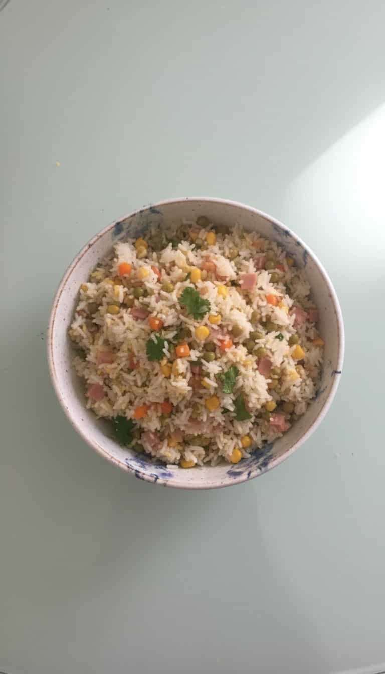 Foto deliciosa de Arroz Chop Suey de Camarão pronta para servir - Peixes & Frutos do Mar