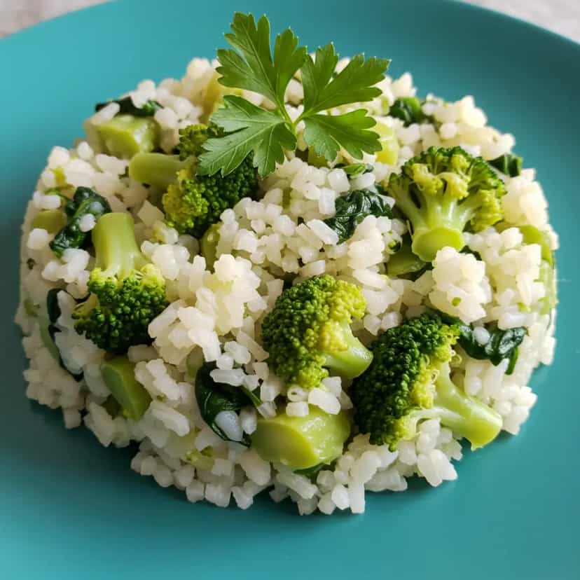 Foto deliciosa de Arroz com Brócolis e Espinafre pronta para servir - Almoço & Jantar