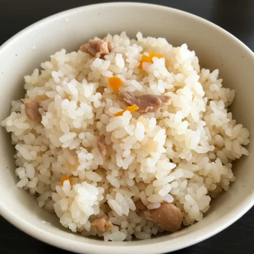 Foto deliciosa de Arroz com Calabresa e Cenoura pronta para servir - Almoço & Jantar