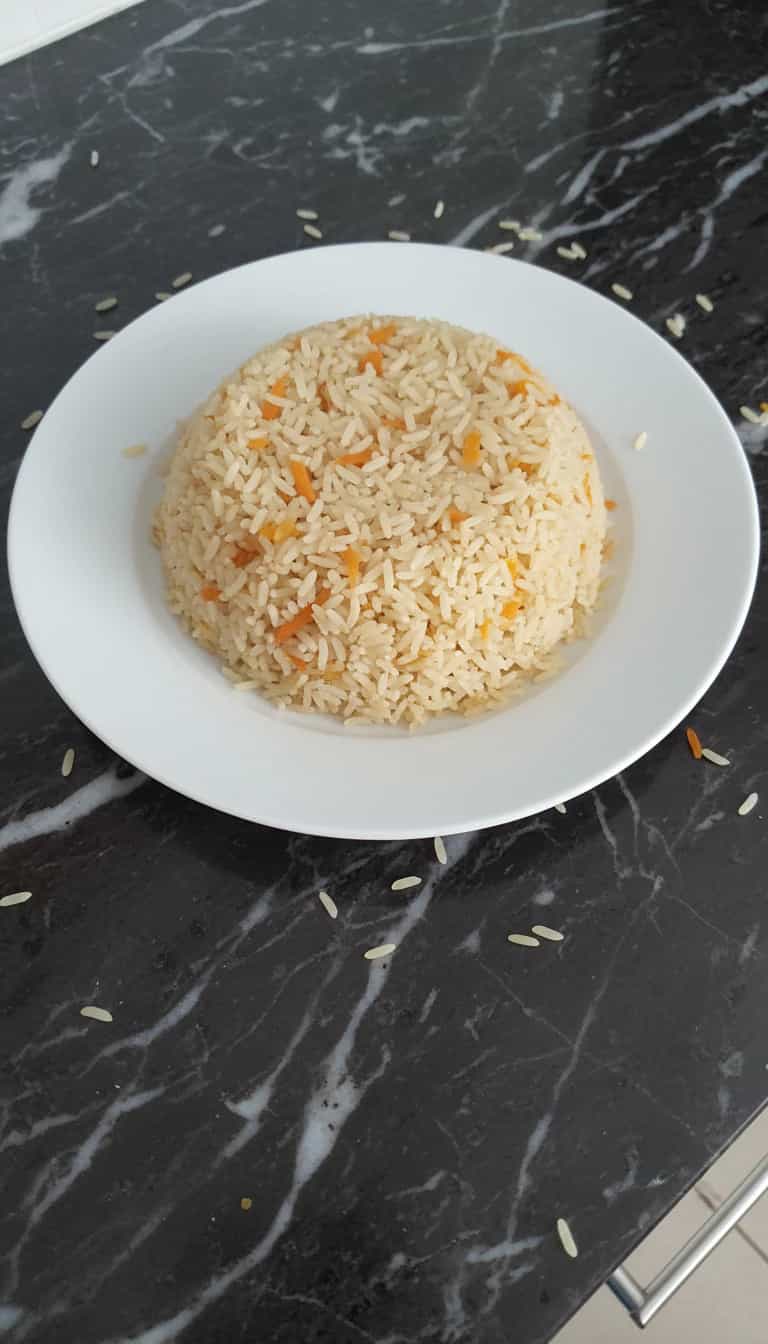 Foto deliciosa de Arroz com Cenoura e Sazón pronta para servir - Outras Receitas