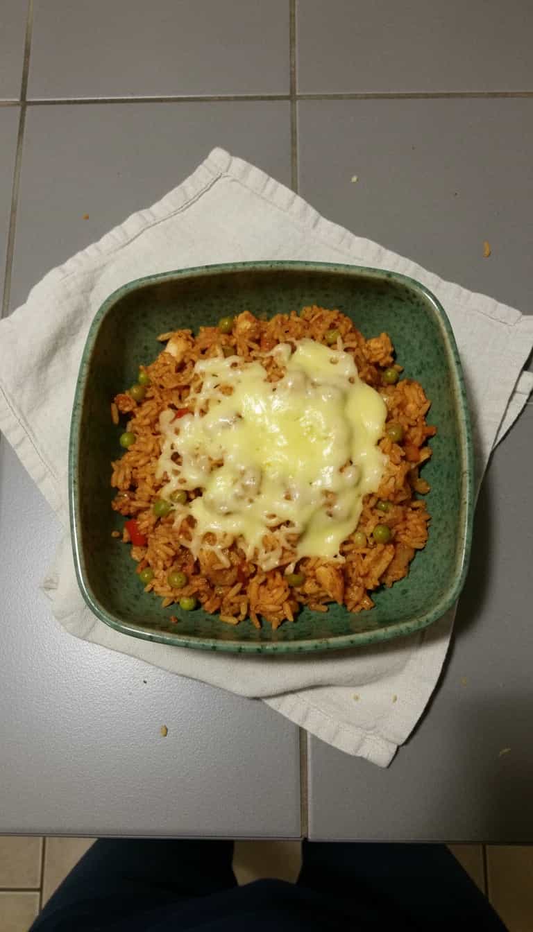 Foto deliciosa de Arroz de Forno com Bacon e Queijo pronta para servir - Almoço & Jantar