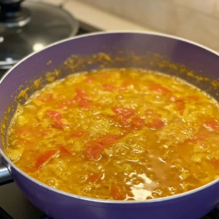 Foto deliciosa de Arroz de Tomate pronta para servir - Pratos Brasileiros Icônicos