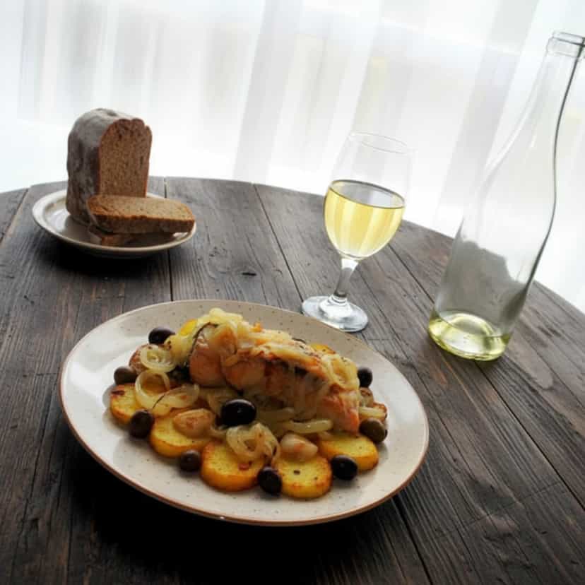 Foto deliciosa de Bacalhau à Moda Minhota pronta para servir - Peixes & Frutos do Mar