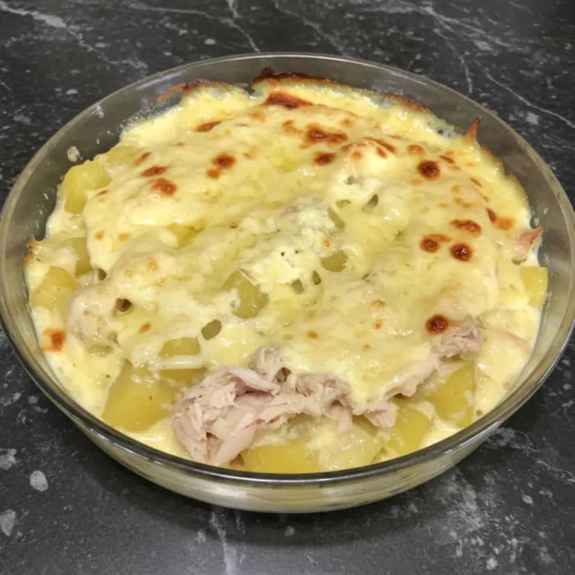 Foto deliciosa de Bacalhau Gratinado ao Molho Branco pronta para servir - Peixes & Frutos do Mar