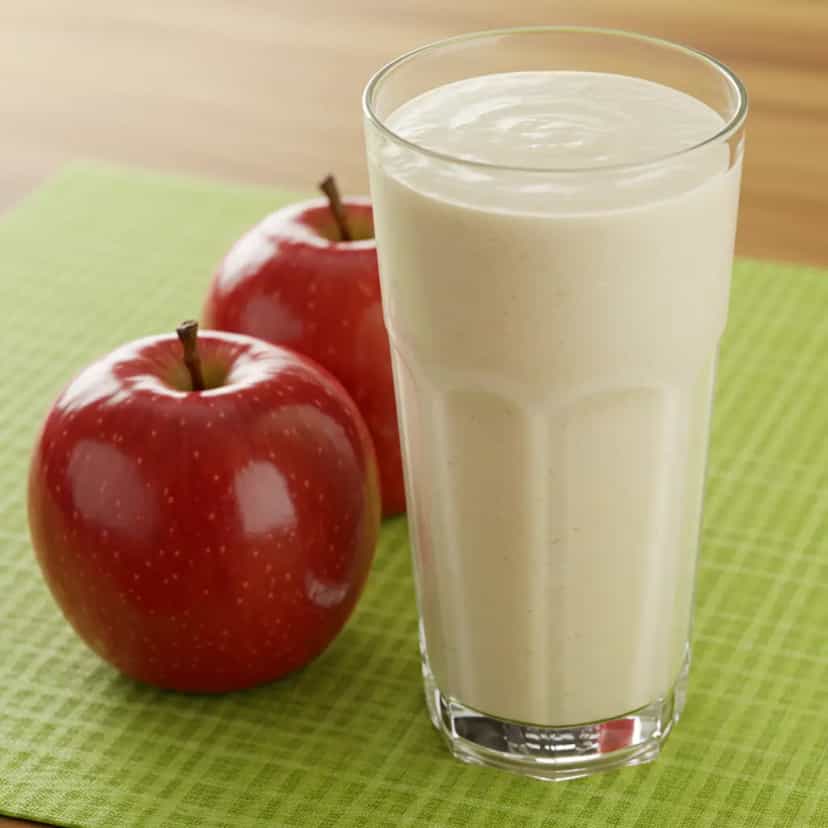 Foto deliciosa de Batida Refrescante de Maçã pronta para servir - Milkshakes