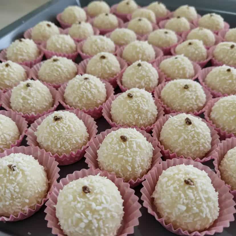 Foto deliciosa de Beijinho de Leite Condensado pronta para servir - Sem Assar