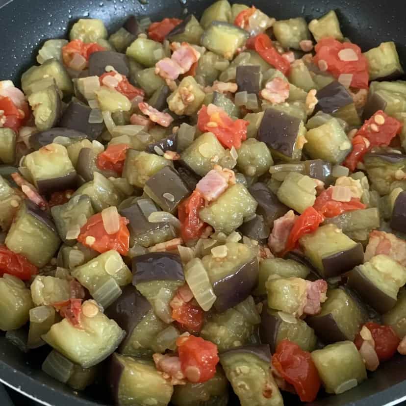 Foto deliciosa de Beringela Refogada com Bacon pronta para servir - Outras Receitas