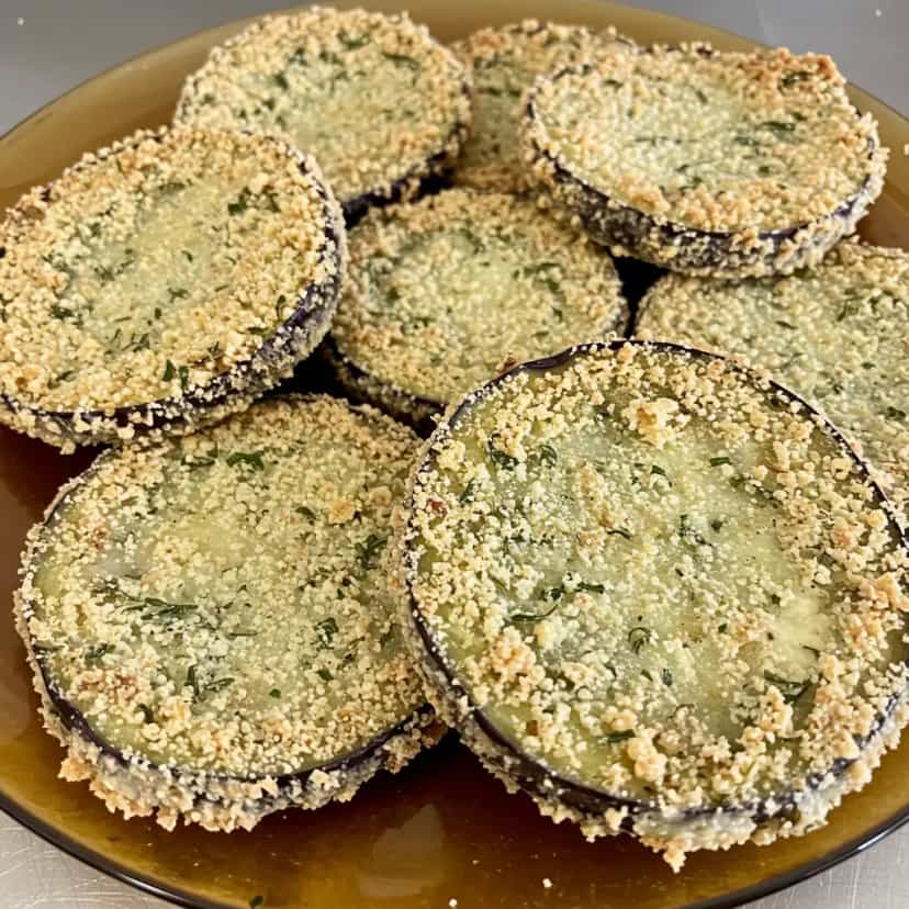 Foto deliciosa de Berinjela Assada ao Requeijão pronta para servir - Almoço & Jantar