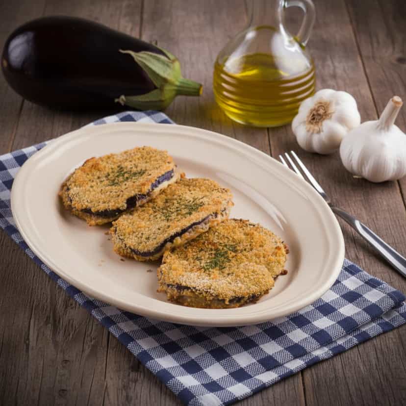 Foto deliciosa de Berinjela Empanada Crocante pronta para servir - Salgadinhos