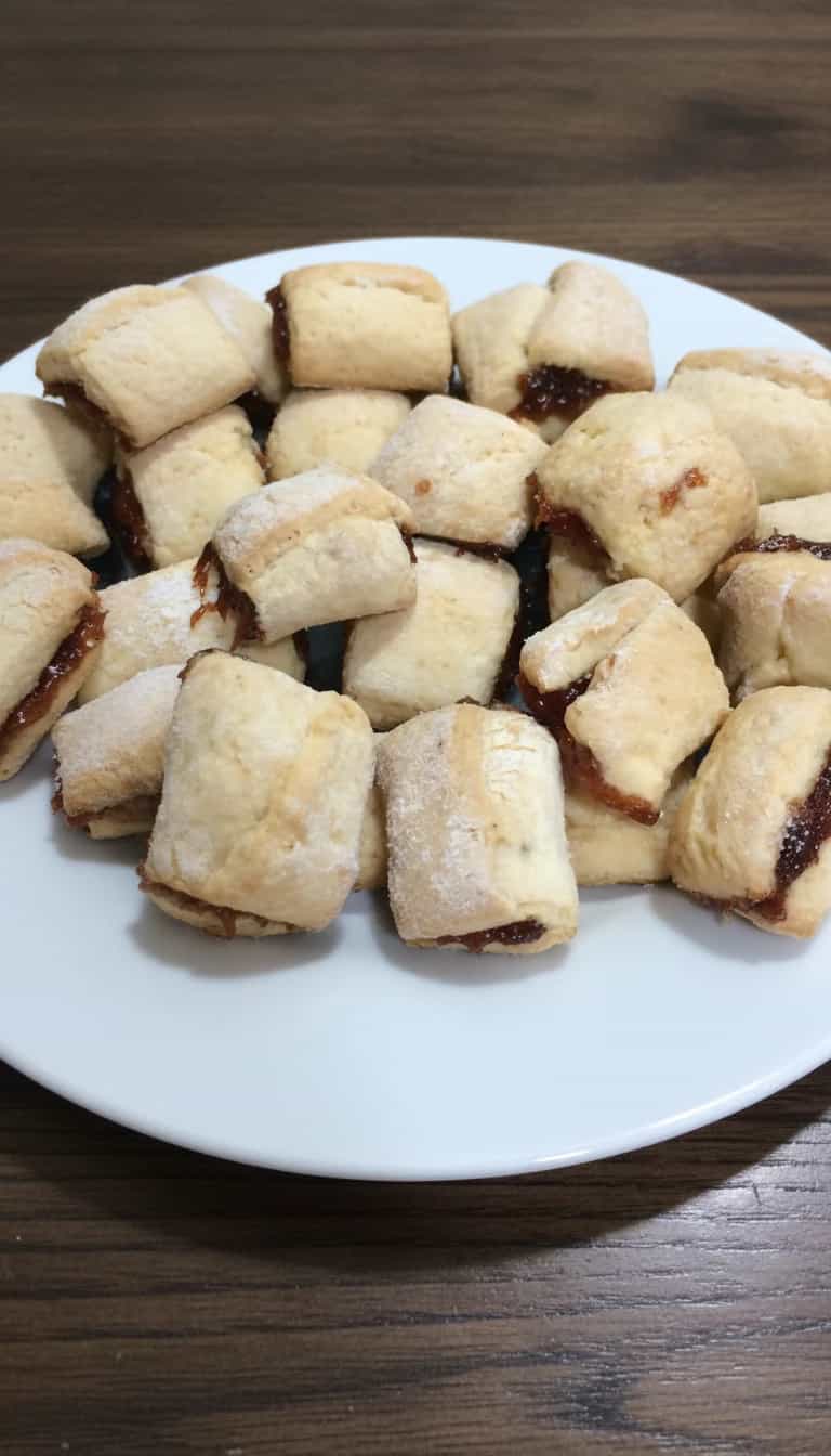 Foto deliciosa de Bolachas de Goiabada Caseiras pronta para servir - Bolachas & Cookies
