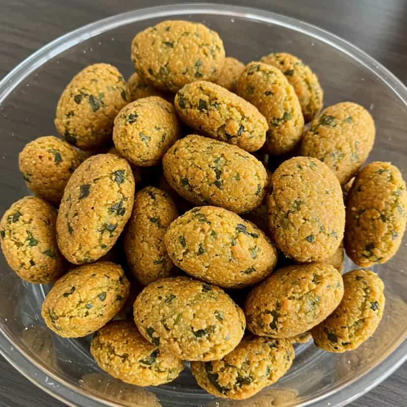 Foto deliciosa de Bolinho de arroz com espinafre pronta para servir - Salgadinhos