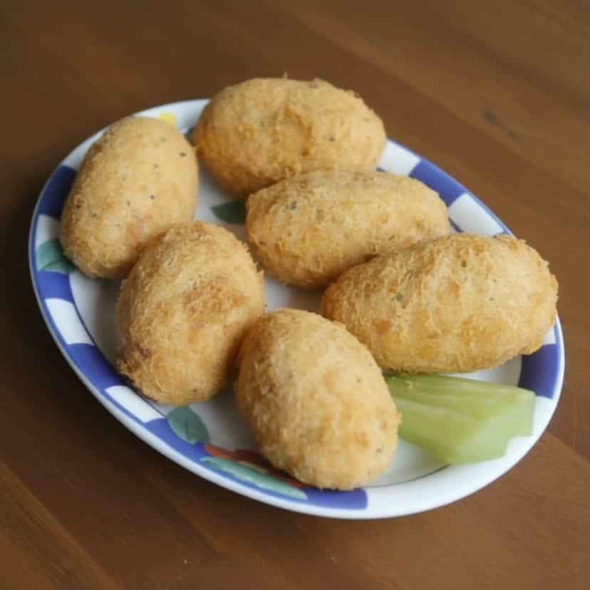 Foto deliciosa de Bolinho de Bacalhau pronta para servir - Salgadinhos