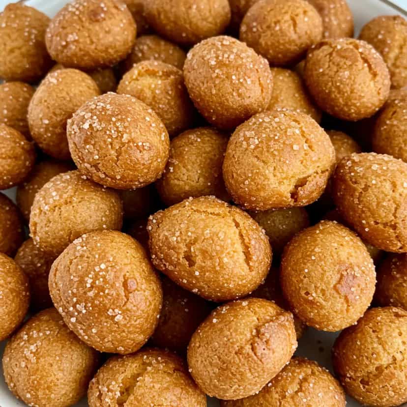 Foto deliciosa de Bolinho de chuva de fubá pronta para servir - Outras Receitas