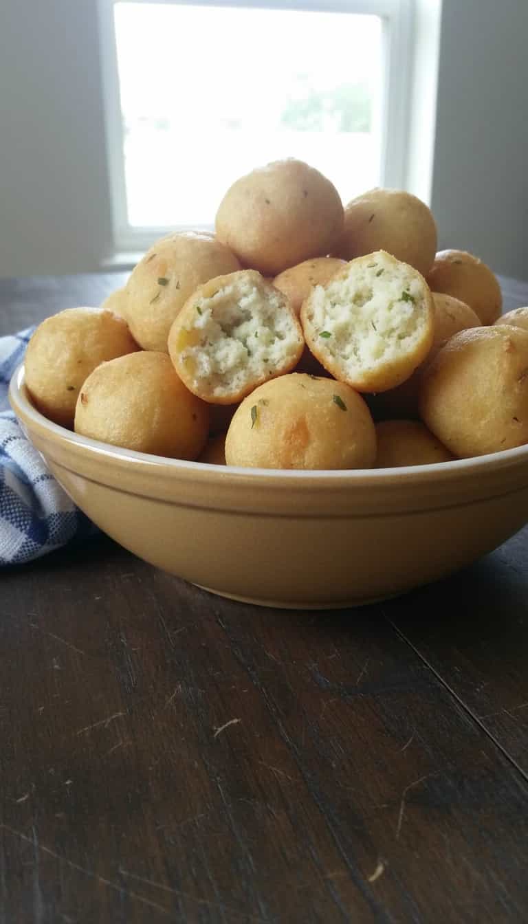 Foto deliciosa de Bolinhos de Batata com Salame pronta para servir - Salgadinhos