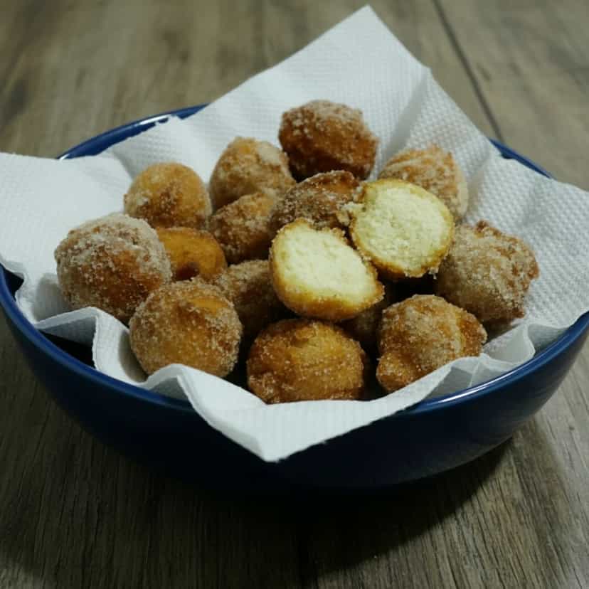 Foto deliciosa de Bolinhos de Chuva pronta para servir - Snacks Assados
