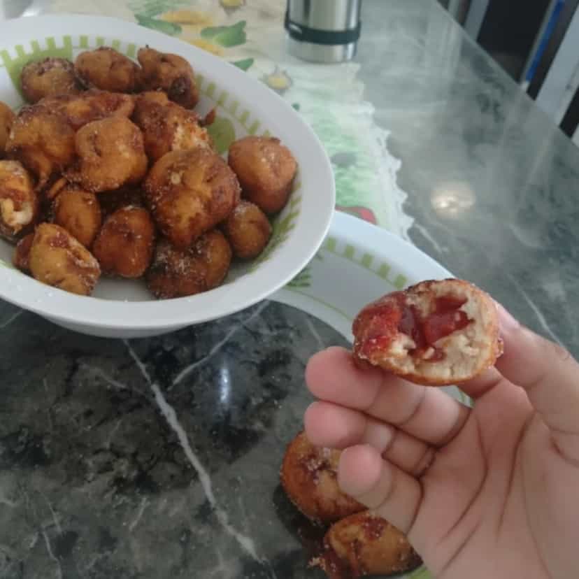 Foto deliciosa de Bolinhos de Chuva com Goiabada pronta para servir - Snacks Assados