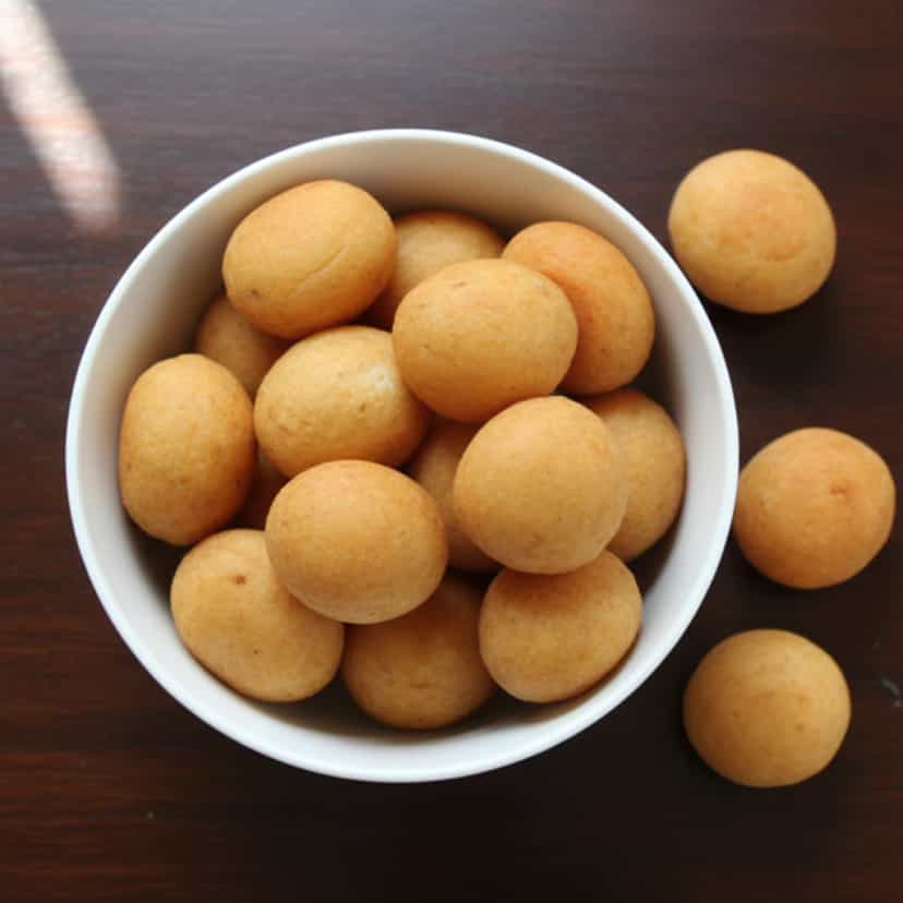 Foto deliciosa de Bolinhos de Queijo Meia-Cura pronta para servir - Salgadinhos