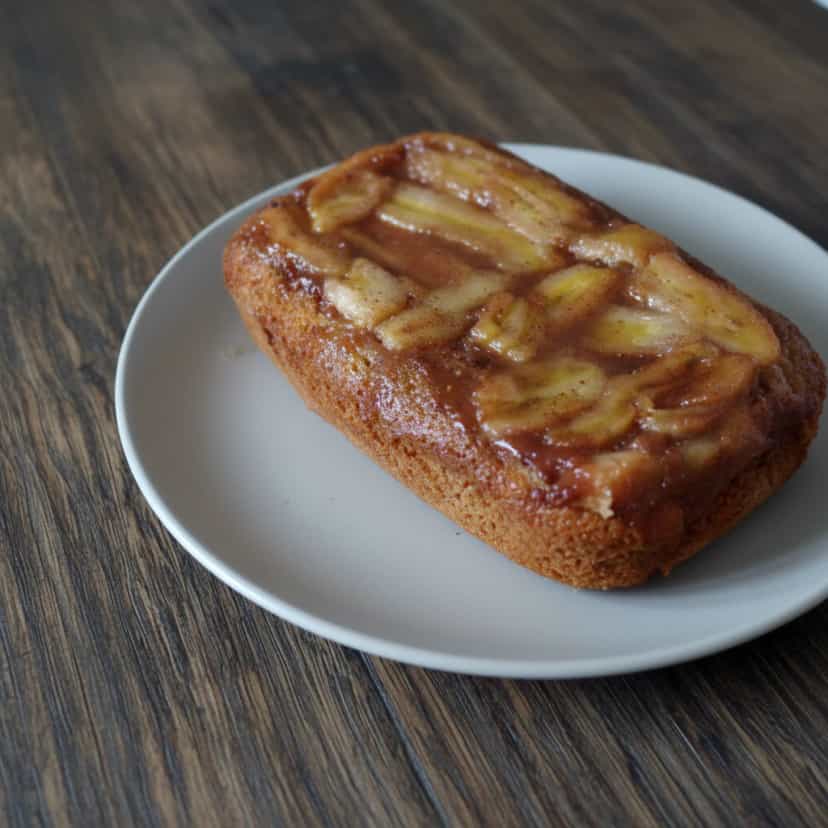 Foto deliciosa de Bolo de Banana com Canela pronta para servir - Bolos & Cupcakes
