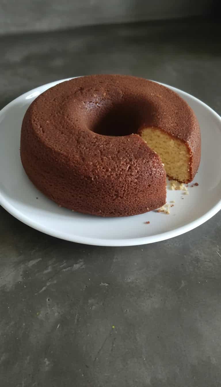 Foto deliciosa de Bolo de Banana com Granola e Aveia pronta para servir - Bolos & Cupcakes