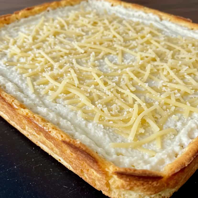 Foto deliciosa de Bolo de Batata com Queijo Parmesão pronta para servir - Almoço & Jantar