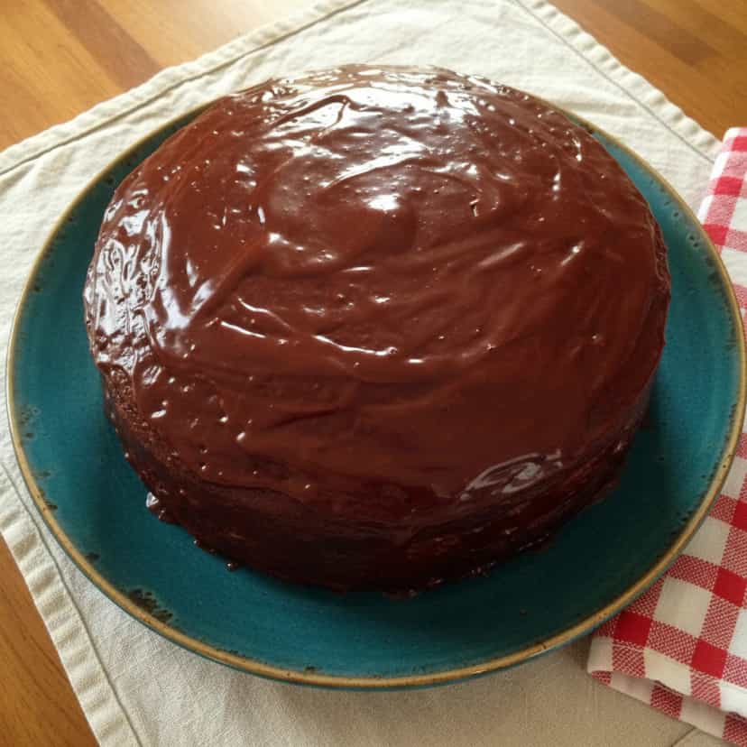 Foto deliciosa de Bolo de Chocolate com Bis pronta para servir - Bolos & Cupcakes