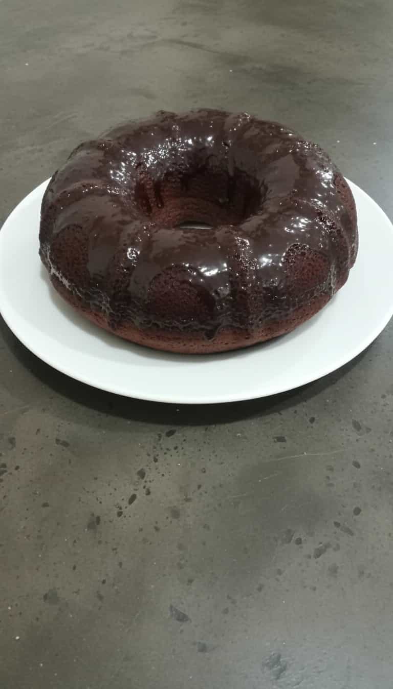 Foto deliciosa de Bolo de chocolate com coco sem farinha pronta para servir - Bolos & Cupcakes