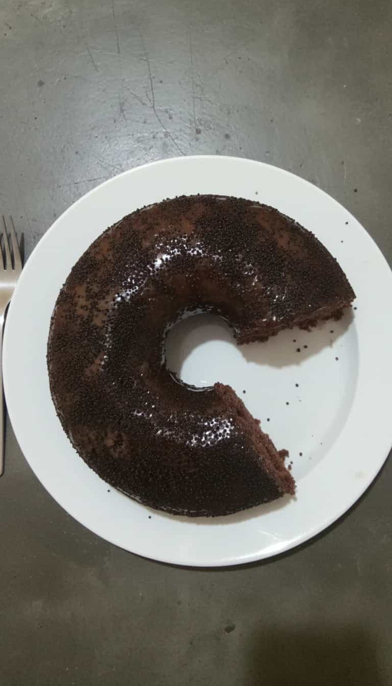 Foto deliciosa de Bolo de Chocolate Cremoso pronta para servir - Bolos & Cupcakes