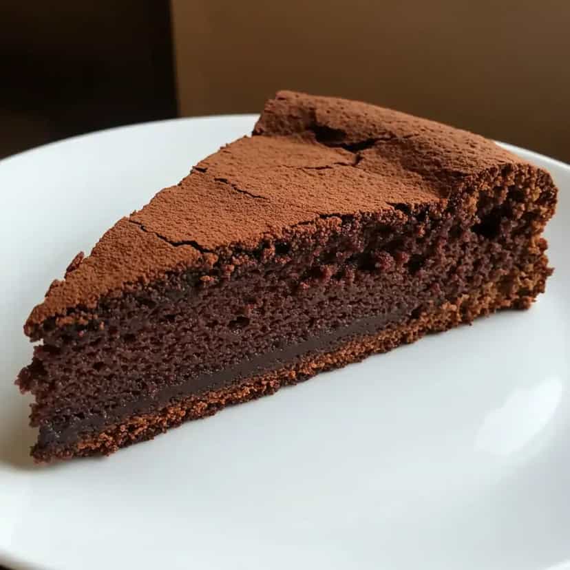 Foto deliciosa de Bolo de Chocolate Molhadinho (sem ovos) pronta para servir - Bolos & Cupcakes