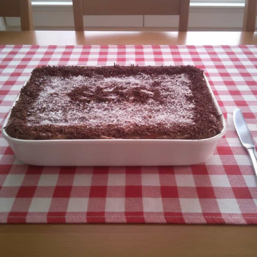 Foto deliciosa de Bolo de Doce de Leite com Coco pronta para servir - Bolos & Cupcakes