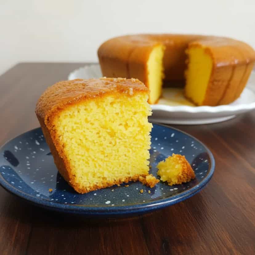 Foto deliciosa de Bolo de Fubá Caipira pronta para servir - Bolos & Cupcakes