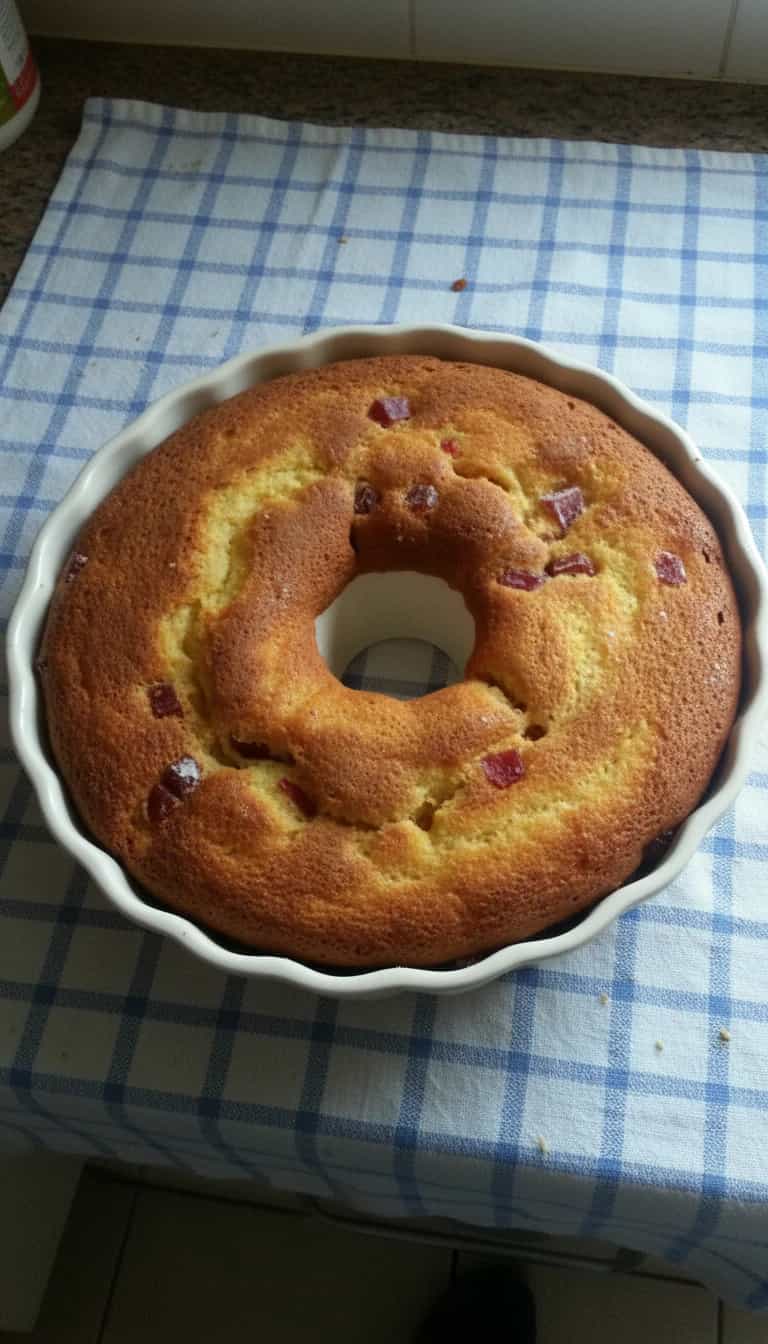 Foto deliciosa de Bolo de Fubá com Goiabada pronta para servir - Bolos & Cupcakes