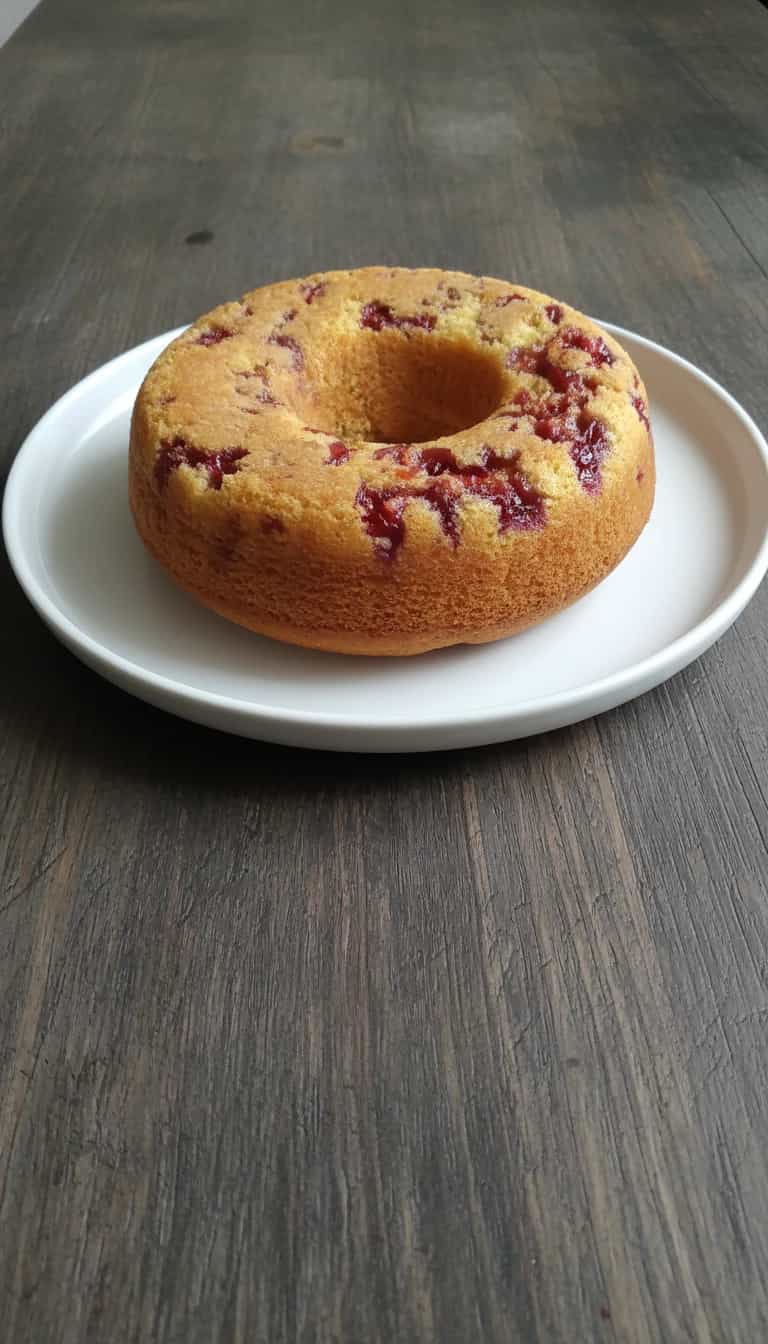 Bolo de Fubá Cremoso com Goiabada