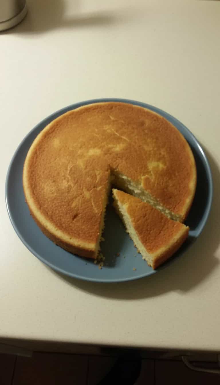 Foto deliciosa de Bolo de Macaxeira Cremoso pronta para servir - Bolos & Cupcakes
