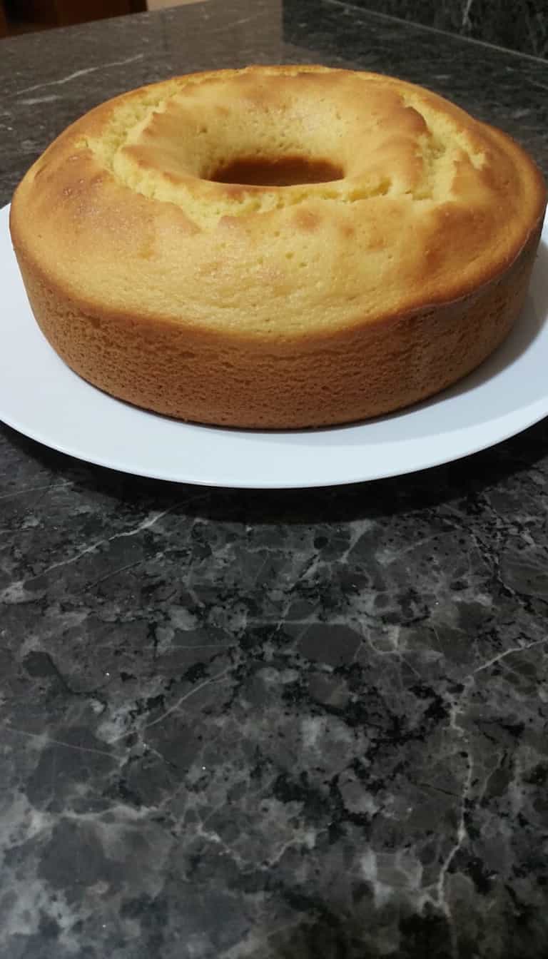 Foto deliciosa de Bolo de Maracujá pronta para servir - Bolos & Cupcakes