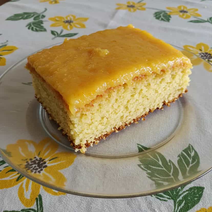 Foto deliciosa de Bolo de Maracujá cremoso pronta para servir - Bolos & Cupcakes